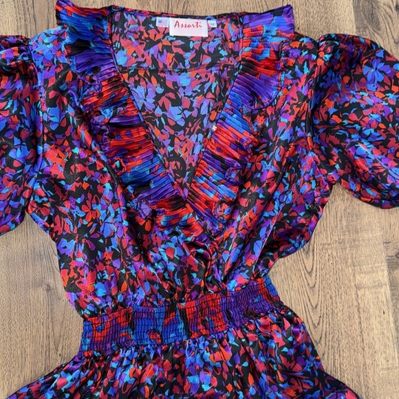 ASSORTI Floral V-Neck Dress in Red and Blue - Picture 3 of 13